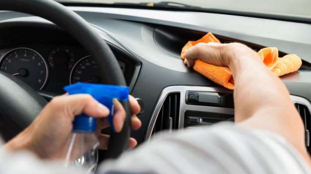 Cómo limpiar y desinfectar las llaves del auto y las rejillas del aire acondicionado