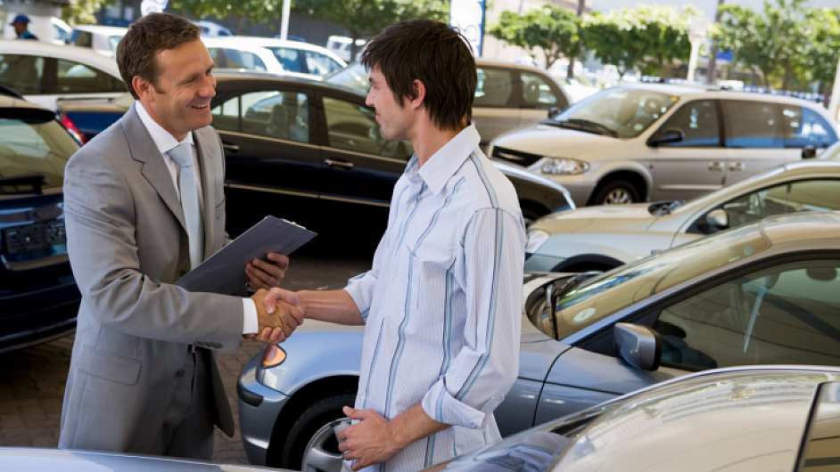 Validez de la garantía de un vehículo nuevo y derechos del comprador de un auto