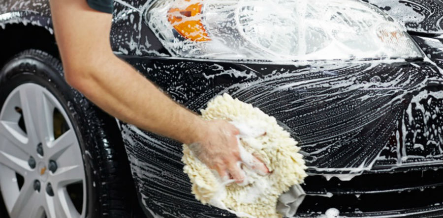 Cómo lavar el auto con esponja o trapo que no sea agresivo para quitar su suciedad
