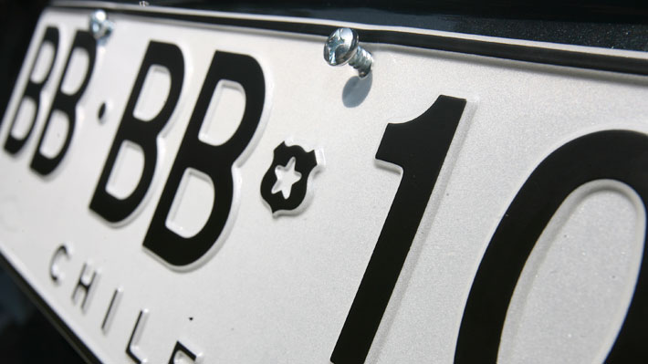 Consecuencias de circular libremente sin placa patente en el auto por vías chilenas Qué sucede si nuestro vehículo no lleva su placa patente que lo identifique debidamente